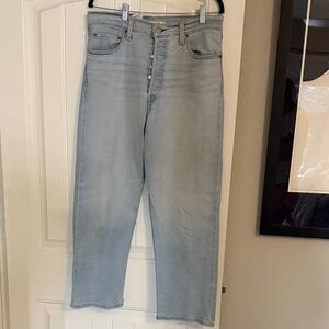 Levi’s Straight Jeans